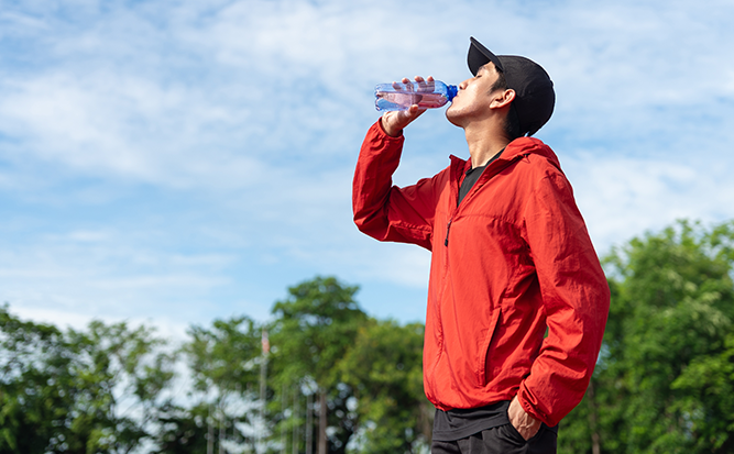 ¿Cómo prevenir la deshidratación en época de calor?